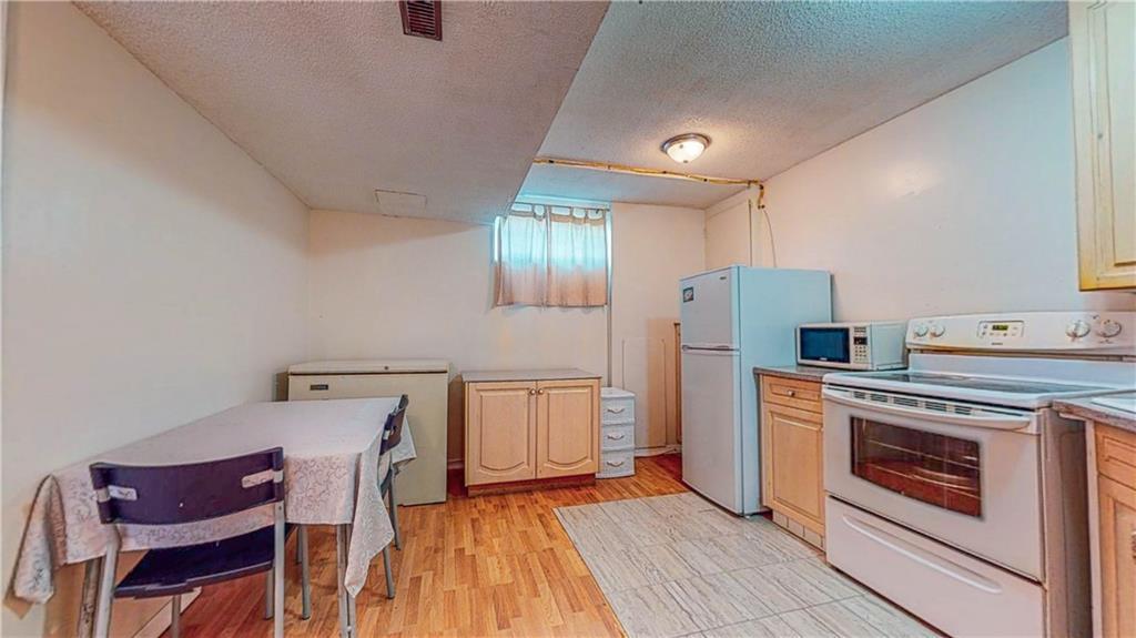 5 Castleridge Way NE, Calgary, AB, T3J 1P8 C4301893 Pammi Brar