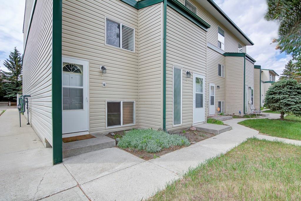 1 707 Westmount Drive, Strathmore, AB, T1P 1B9 C4189318 Carey Rose