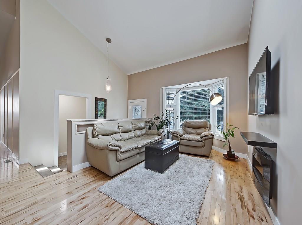 148 Deersaxon Circle SE, Calgary, AB, T2J 6R5 C4188894 The