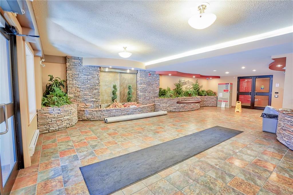 211 30 Discovery Ridge Close SW, Calgary, AB, T3H 5X5 C4212458 Kim Avery Calgary Realtor®