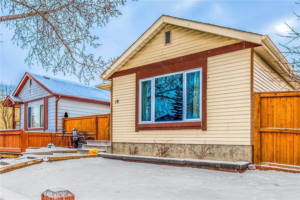 19 Erin Woods Boulevard SE, Calgary, AB C4223243 Michelle Eldjarnson