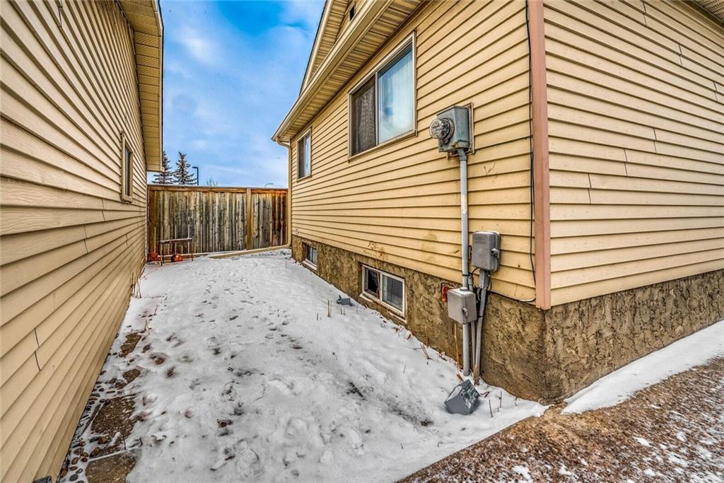 19 Erin Woods Boulevard SE, Calgary, AB C4223243 Michelle Eldjarnson