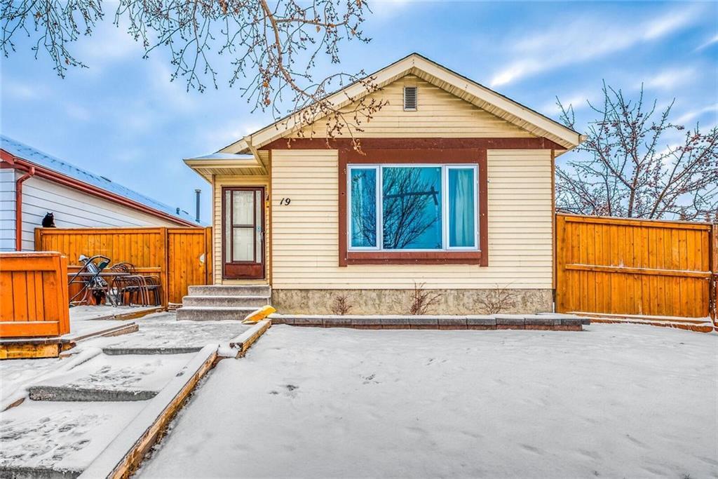 19 Erin Woods Boulevard SE, Calgary, AB C4223243 Michelle Eldjarnson