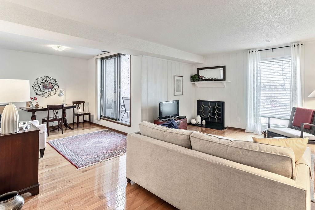 1601 3500 Varsity Drive NW, Calgary, AB, T2L 1Y3 C4237100 Smith