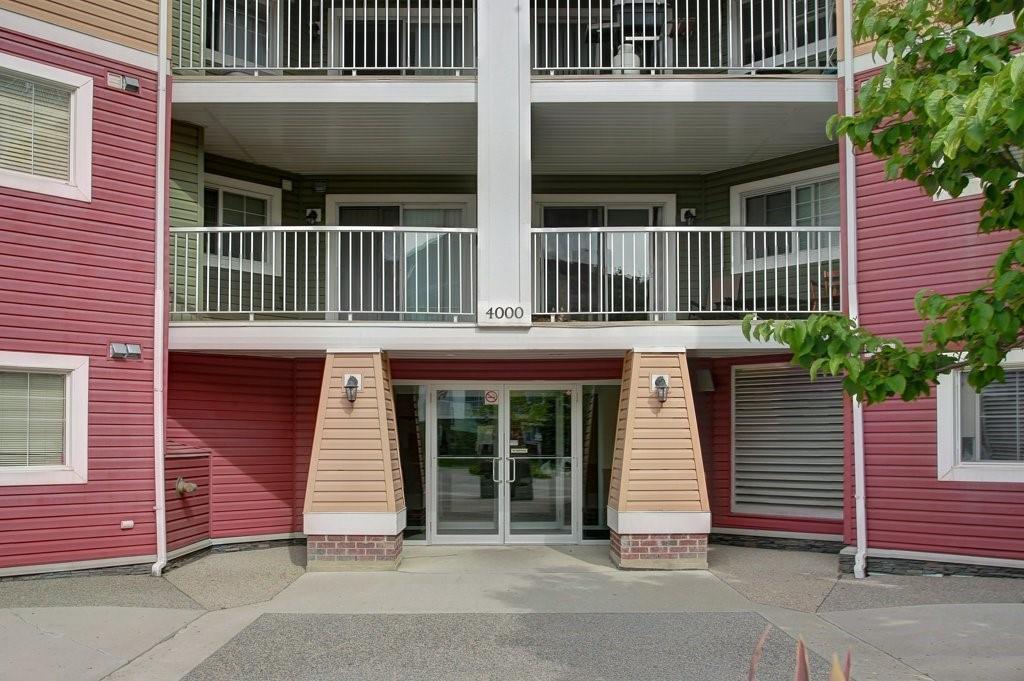 4126 10 Prestwick Bay SE, Calgary, AB, T2Z 0B4 C4257180 CIR Realty