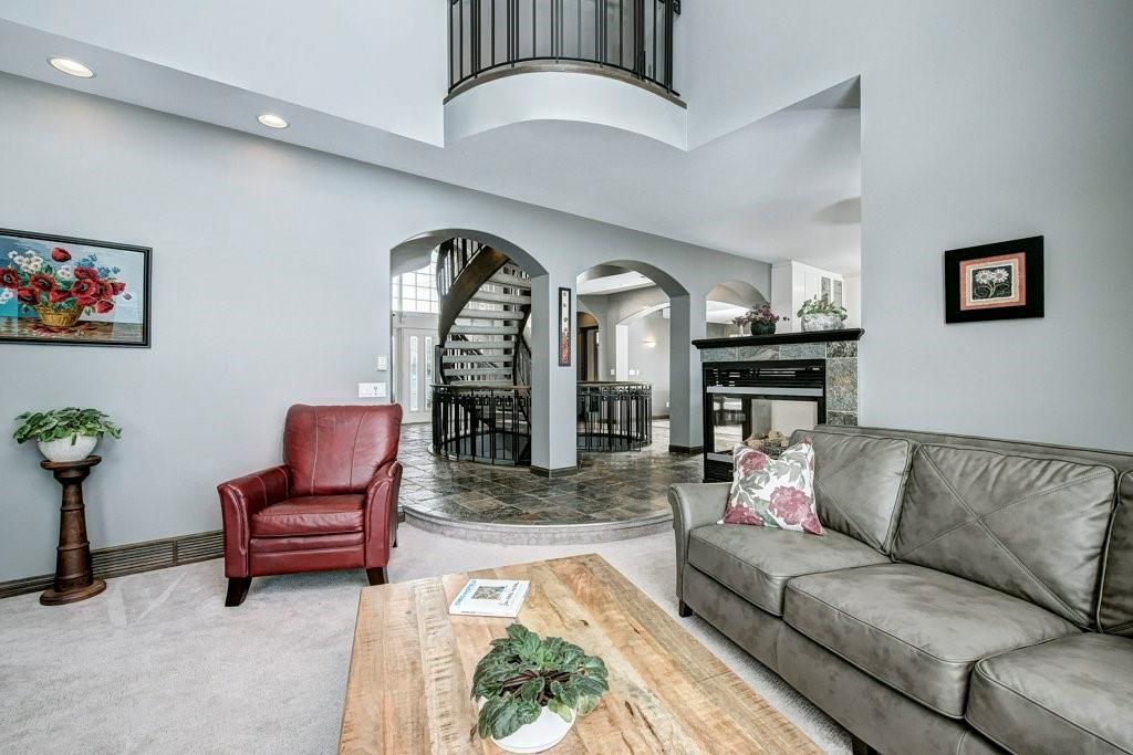 44 Valley Ponds Place NW, Calgary, AB, T3B 5T5 C4292677 Gerard Chiasson