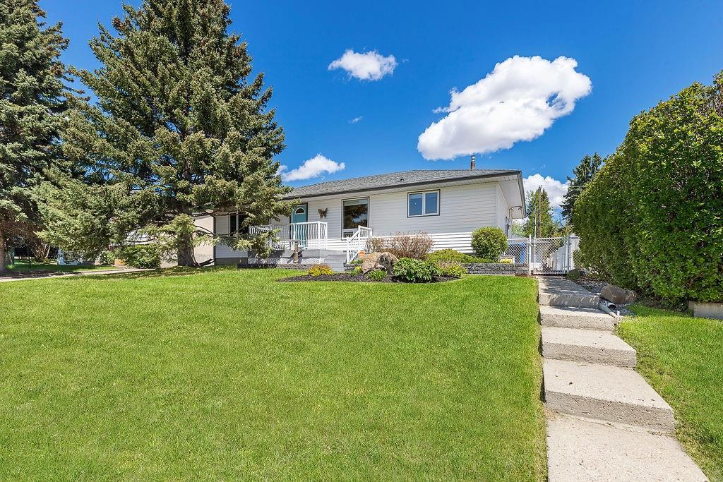 656 12 Avenue, Carstairs, AB, T0M 0N0 C4299280 The Beautiful Homes Team