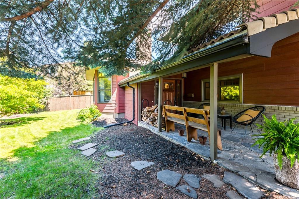 218 Canova Close SW, Calgary, AB, T2W 6A6 C4306115 Smith Pezzente