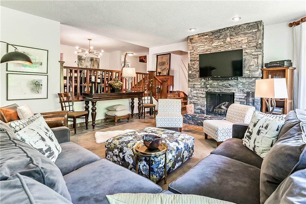 218 Canova Close SW, Calgary, AB, T2W 6A6 C4306115 Smith Pezzente