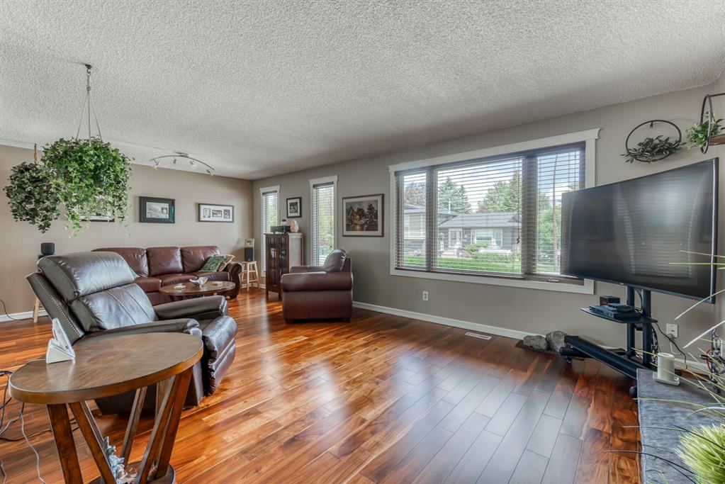 248 Deer Run Close SE, Calgary, AB, T2J 5P6 A1011298 Simply Homes