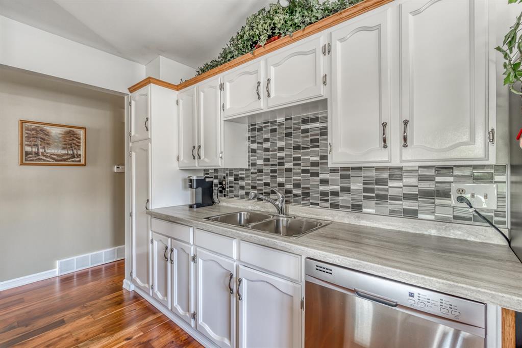 248 Deer Run Close SE, Calgary, AB, T2J 5P6 A1011298 Simply Homes