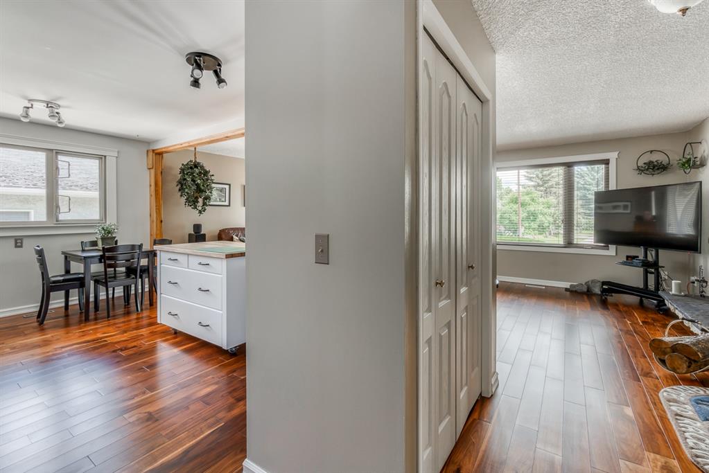 248 Deer Run Close SE, Calgary, AB, T2J 5P6 A1011298 Simply Homes