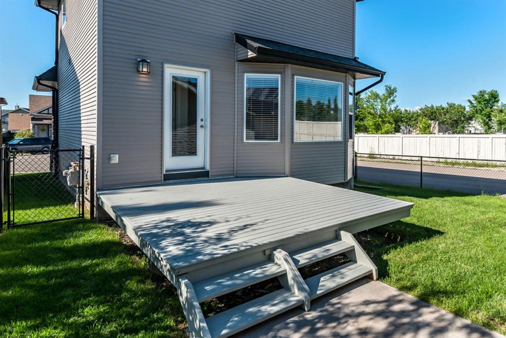 324 Drake Landing Close, Okotoks, AB, T1S 2M5 A1011827 Andrea