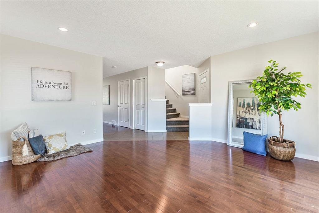 324 Drake Landing Close, Okotoks, AB, T1S 2M5 A1011827 Andrea