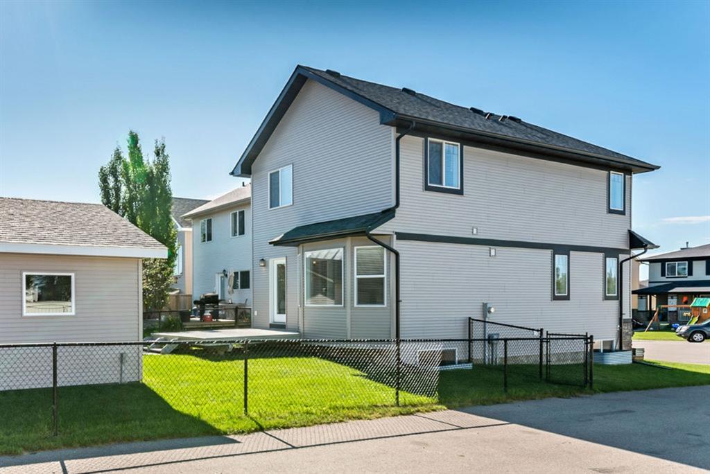 324 Drake Landing Close, Okotoks, AB, T1S 2M5 A1011827 Andrea