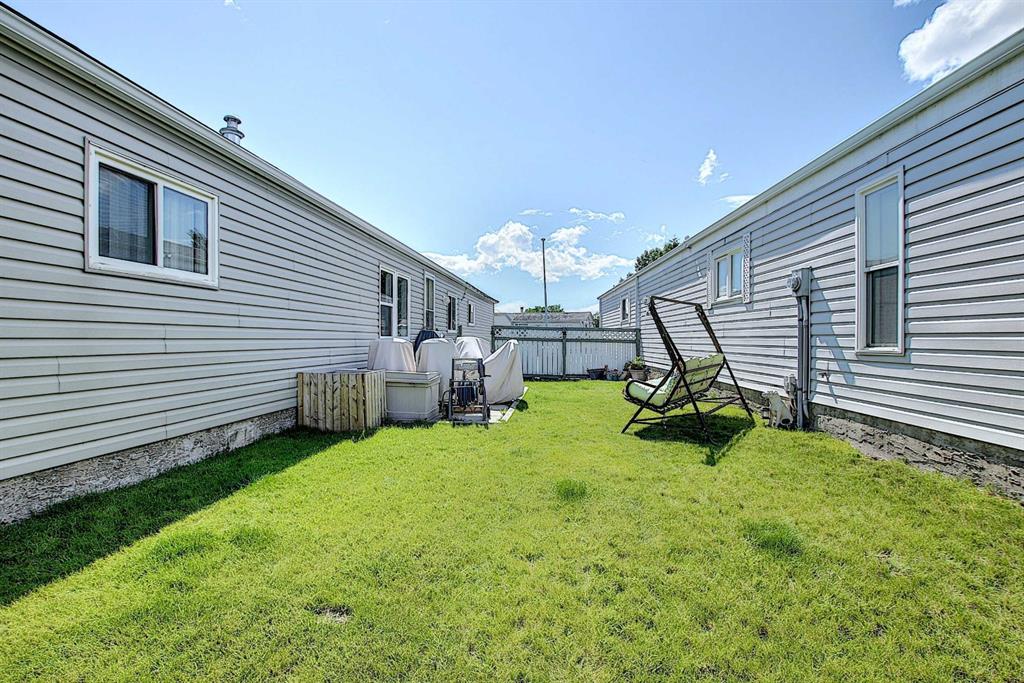 222 Erin Woods Circle SE, Calgary, AB, T2B 3E1 A1011948 Smith