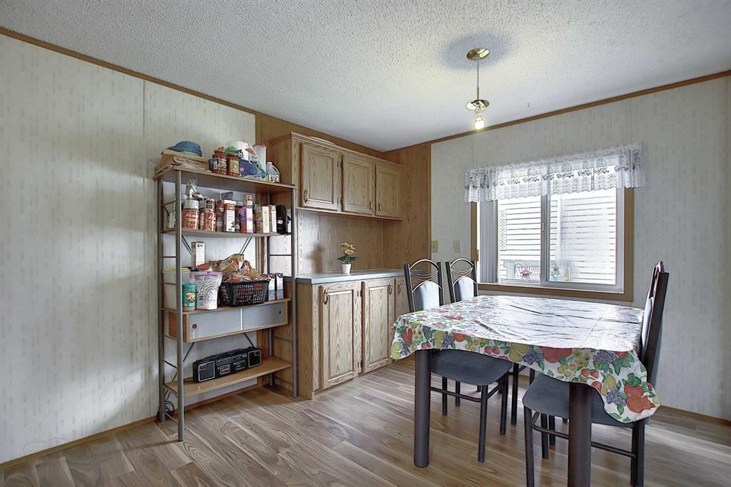 222 Erin Woods Circle SE, Calgary, AB, T2B 3E1 A1011948 Smith Pezzente Real Estate
