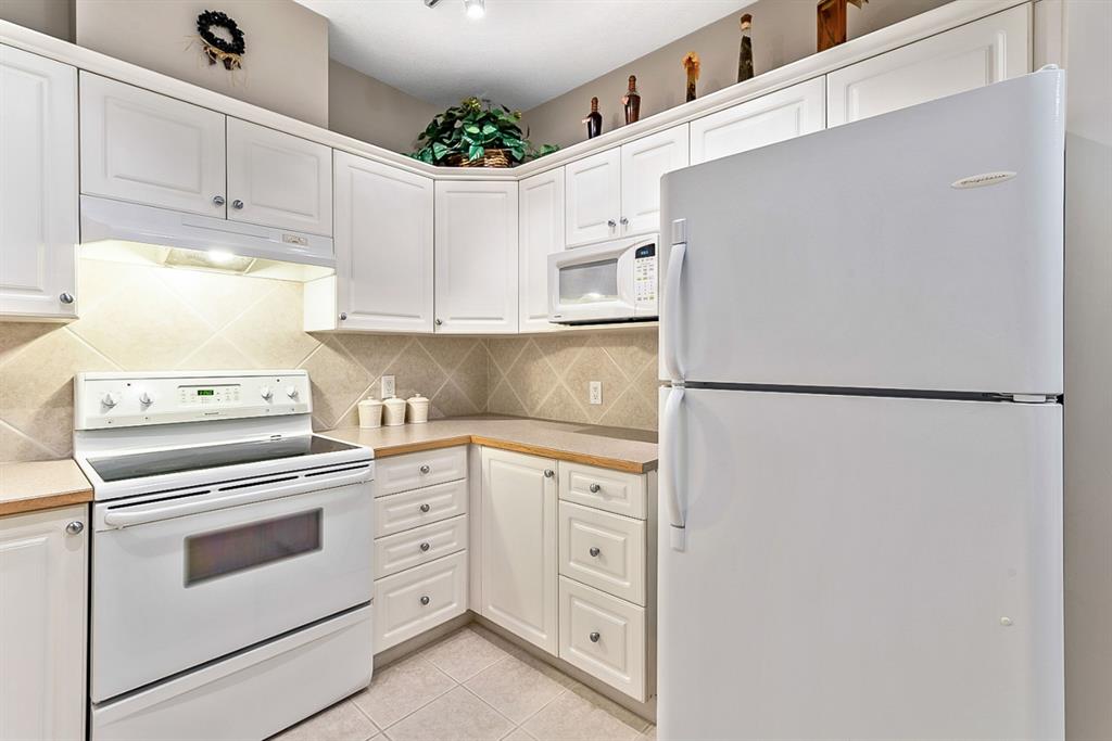 1107 Lake Fraser Green SE, Calgary, AB, T2J 7H6 A1014146 Smith