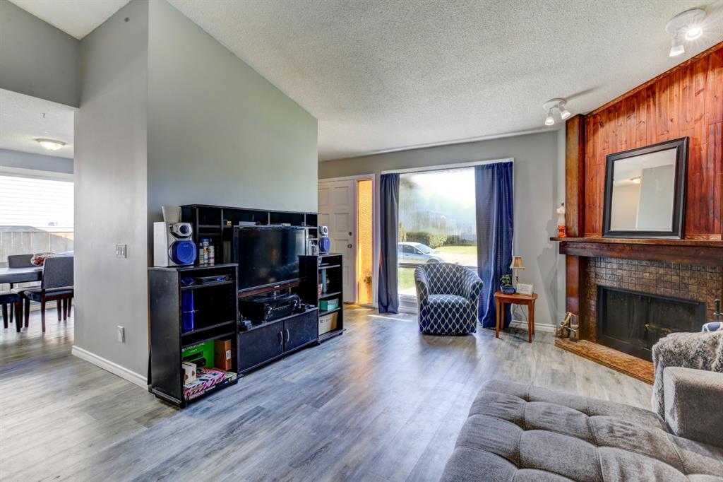 268 Marquis Place SE, Airdrie, AB, T4A 1Y3 A1017590 Mari Carr Real