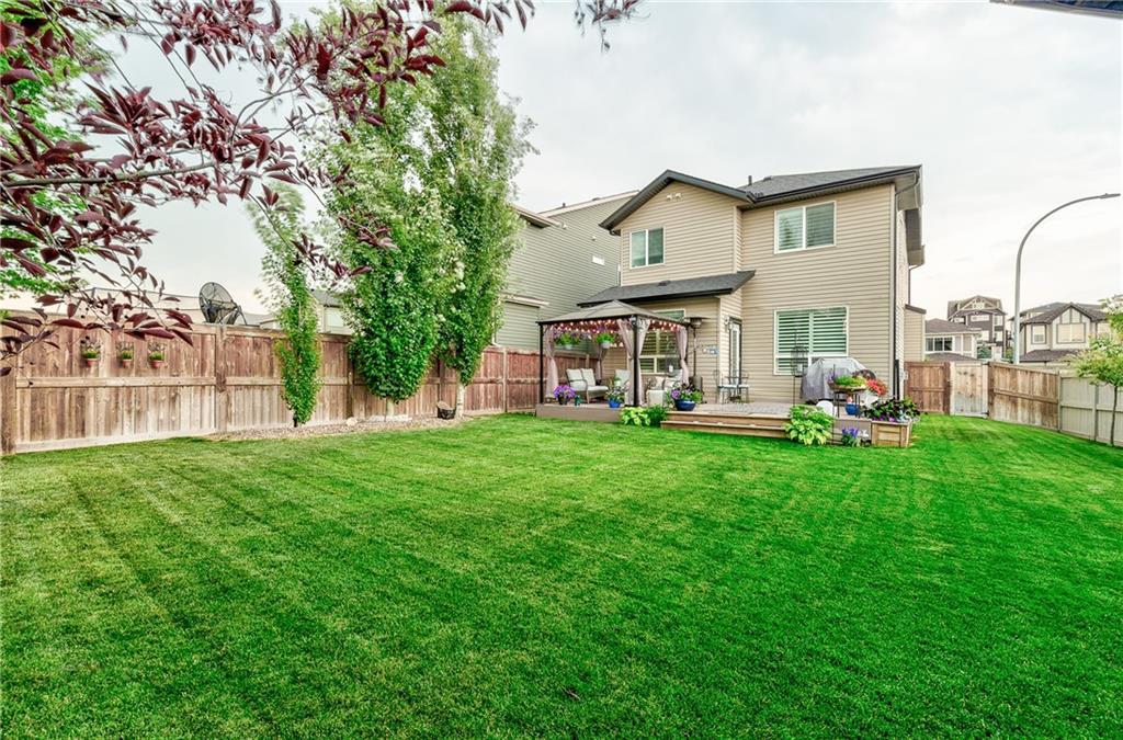 15 Hillcrest Street SW, Airdrie, AB A1017616 The Beautiful Homes Team