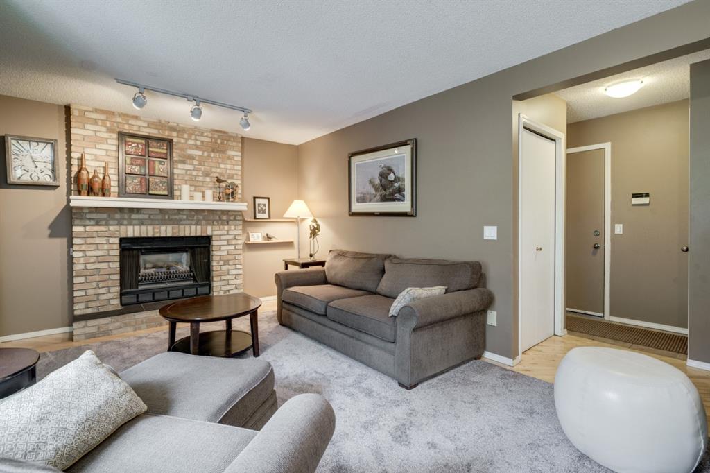 218 Signal Hill Place SW, Calgary, AB, T3H 2M5 A1018289 Randy Gallant