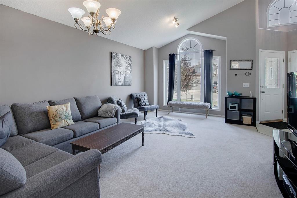 38 Canoe Circle SW, Airdrie, AB, T4B 2L6 A1020103 Mari Carr Real Estate