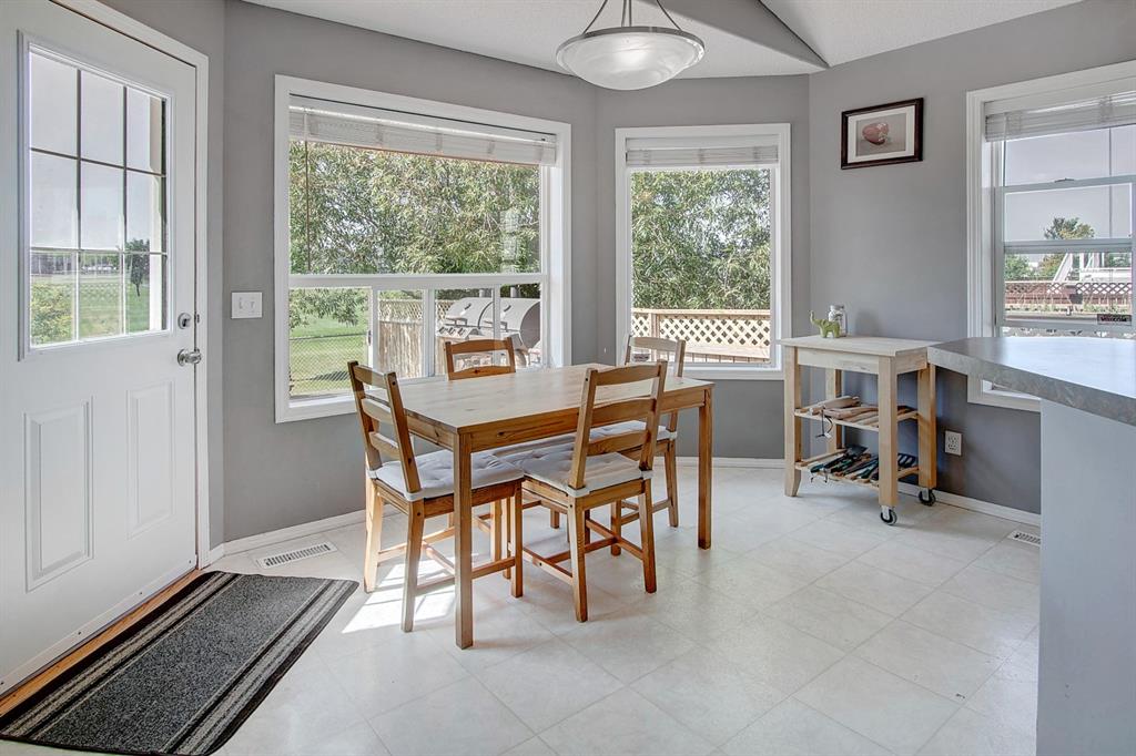 38 Canoe Circle SW, Airdrie, AB, T4B 2L6 A1020103 Mari Carr Real Estate