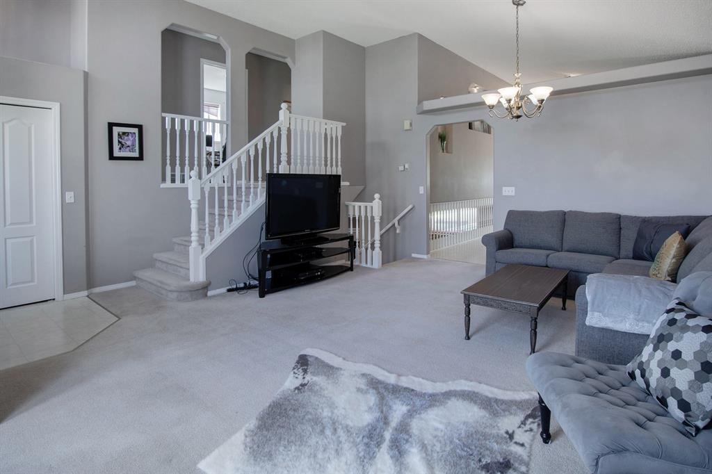 38 Canoe Circle SW, Airdrie, AB, T4B 2L6 A1020103 Mari Carr Real Estate