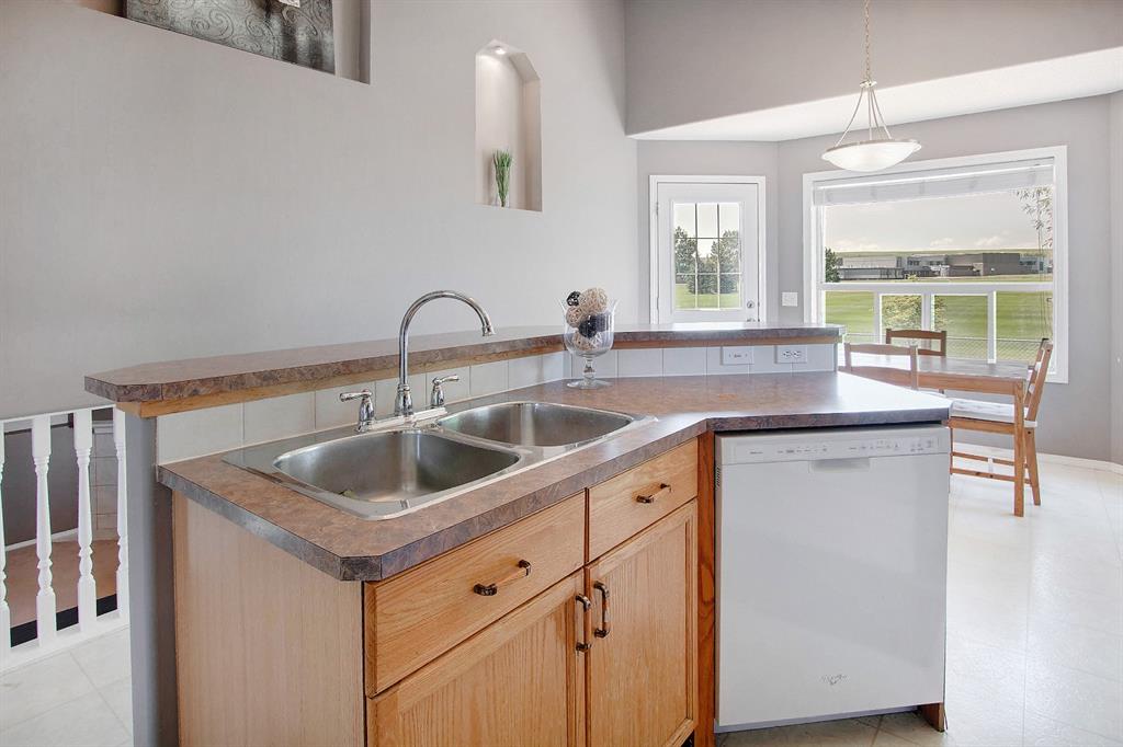 38 Canoe Circle SW, Airdrie, AB, T4B 2L6 A1020103 Mari Carr Real Estate