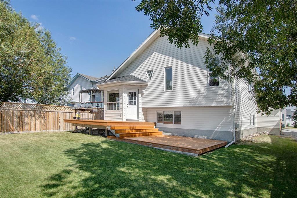 38 Canoe Circle SW, Airdrie, AB, T4B 2L6 A1020103 Mari Carr Real Estate