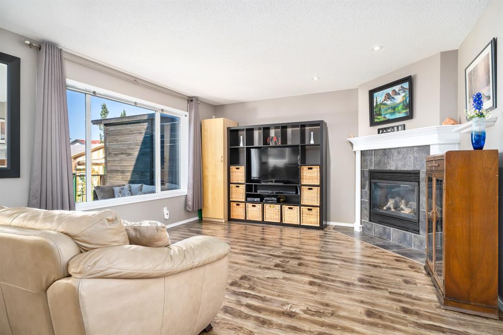 132 Citadel Meadow Bay NW, Calgary, AB, T3G 4Z5 A1020834 Kelsey Jones