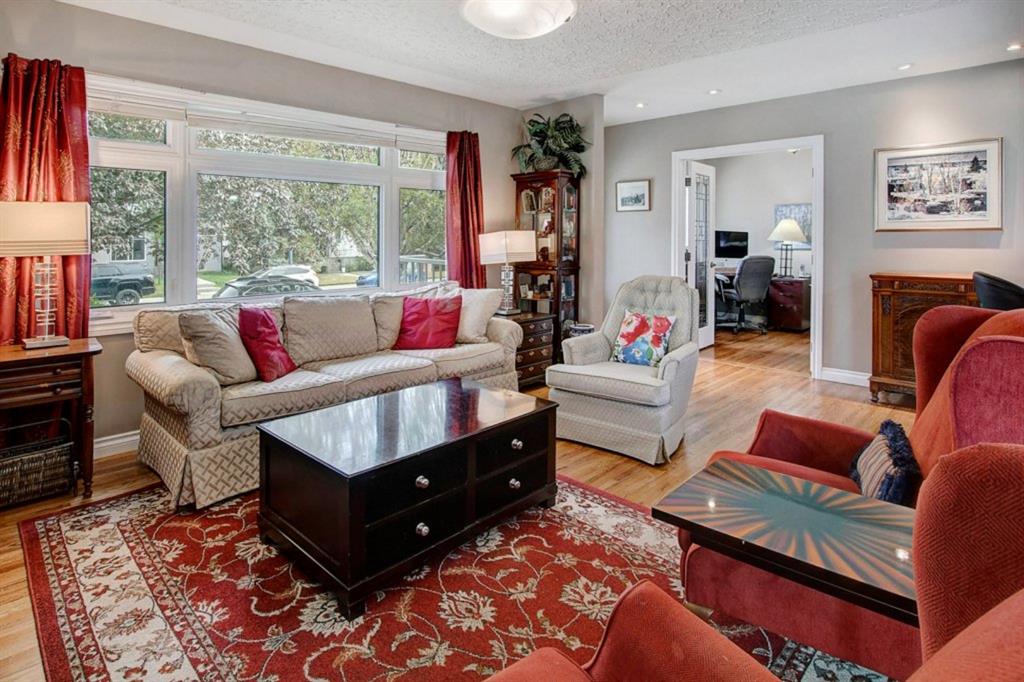 2603 Morley Trail NW, Calgary, AB, T2M 4G6 A1021752 Brenda Parai