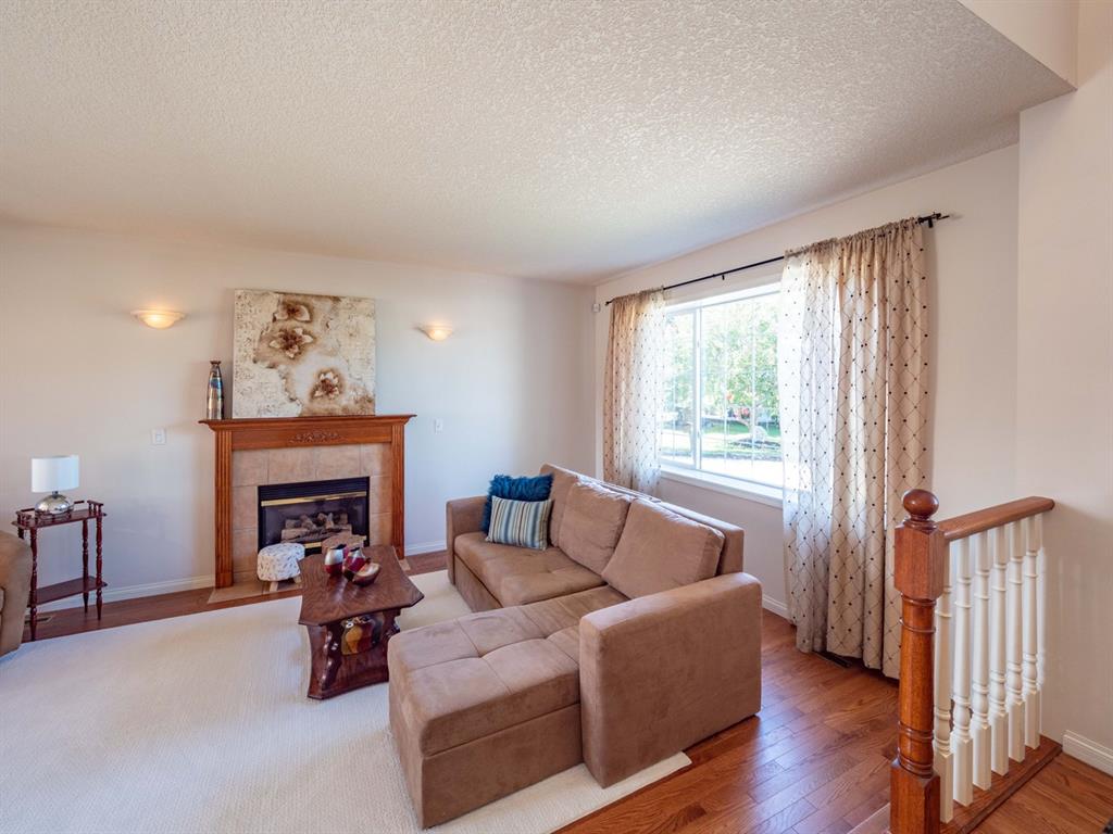 13 Strathmore Lakes Crescent, Strathmore, AB, T1P 1L7 A1022574 Heart & Sold Ashlee Samaska