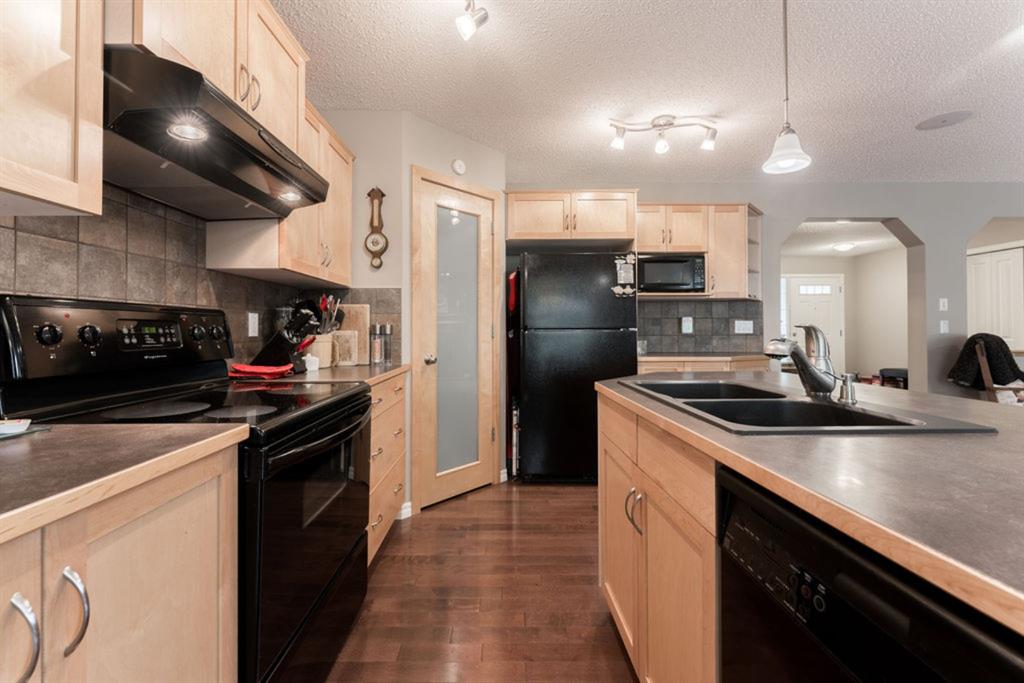 1049 Kincora Drive NW, Calgary, AB, T3R 1R4 A1025650 Smith Pezzente