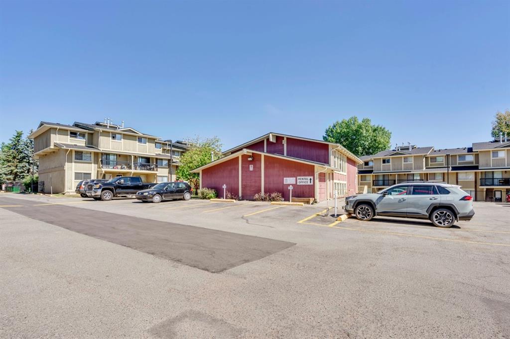 412 2200 Woodview Drive SW, Calgary, AB, T2W 3N6 A1027986 Randy