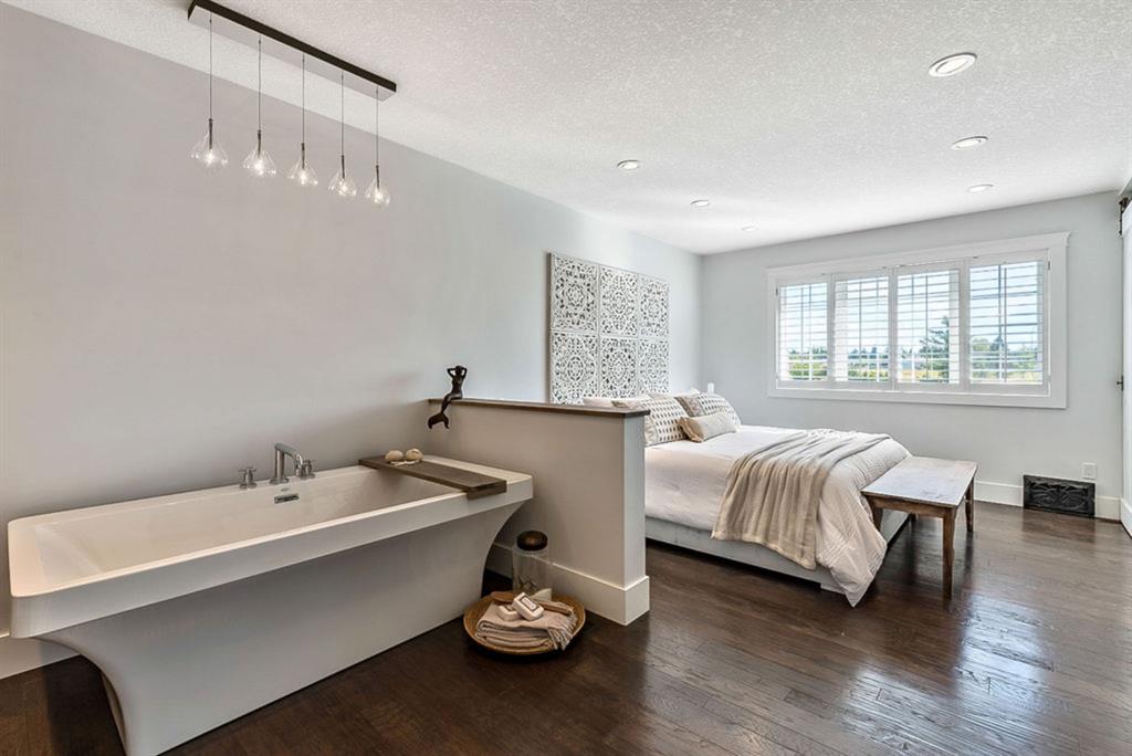 13 Sandstone Ridge Crescent, Okotoks, AB, T1S 1P8 A1029861 Andrea