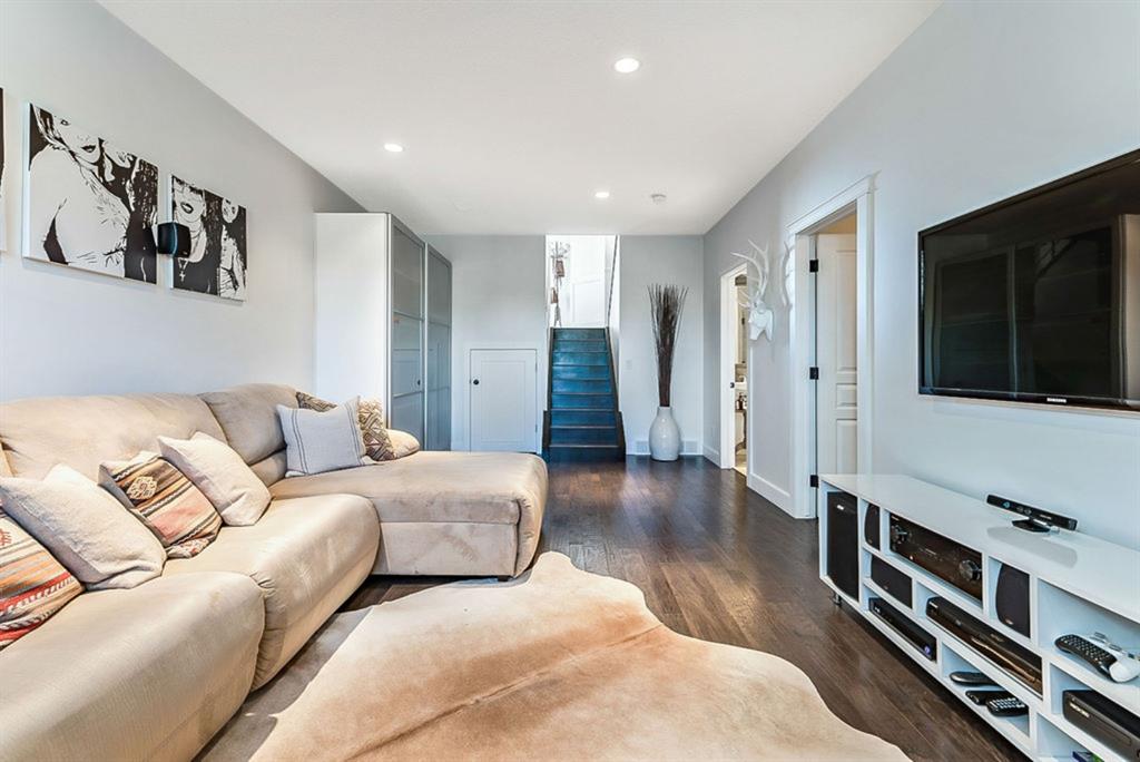 13 Sandstone Ridge Crescent, Okotoks, AB, T1S 1P8 A1029861 Andrea