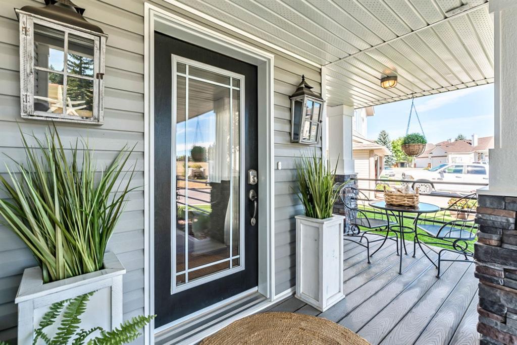 13 Sandstone Ridge Crescent, Okotoks, AB, T1S 1P8 A1029861 Andrea