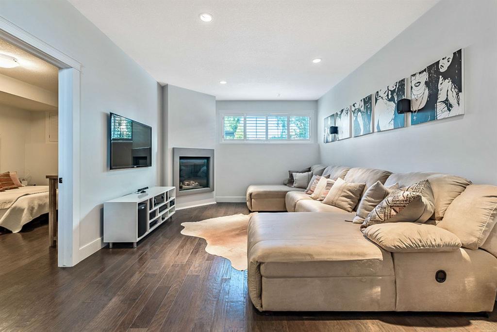 13 Sandstone Ridge Crescent, Okotoks, AB, T1S 1P8 A1029861 Andrea