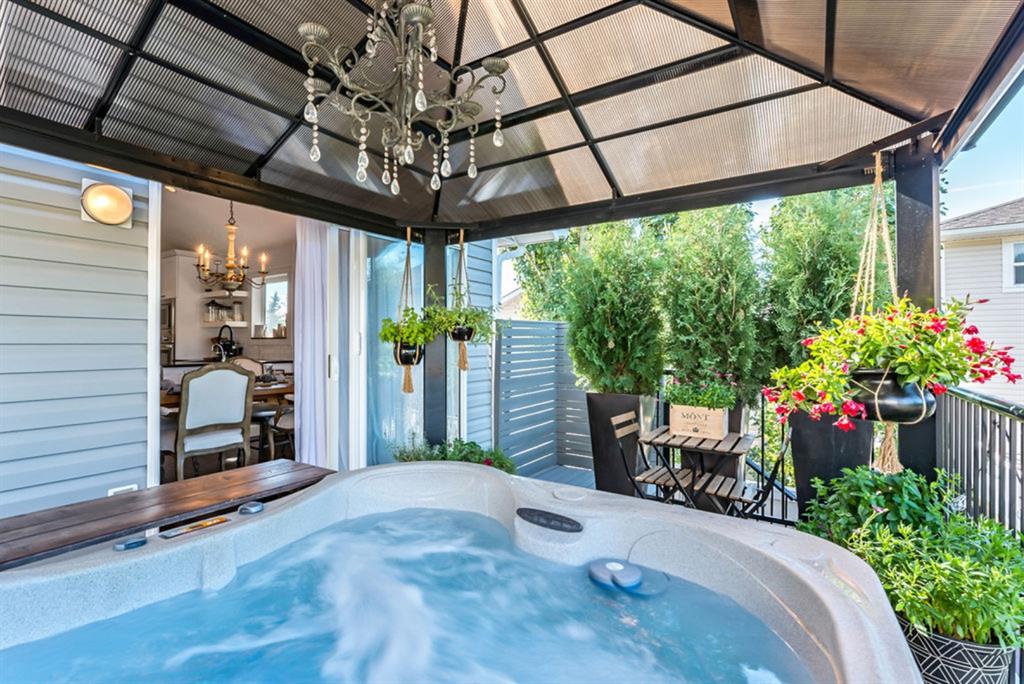 13 Sandstone Ridge Crescent, Okotoks, AB, T1S 1P8 A1029861 Andrea