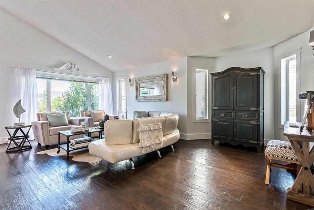 13 Sandstone Ridge Crescent, Okotoks, AB, T1S 1P8 A1029861 Andrea