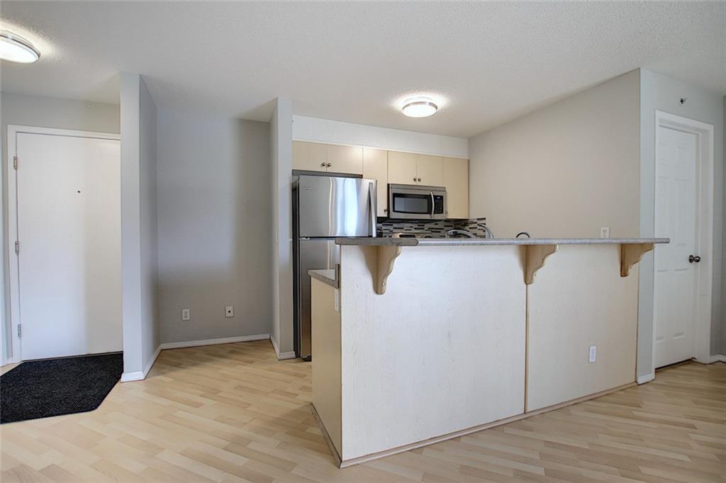 4409 10 Prestwick Bay SE, Calgary, AB, T2Z 0E6 A1030362 Smith