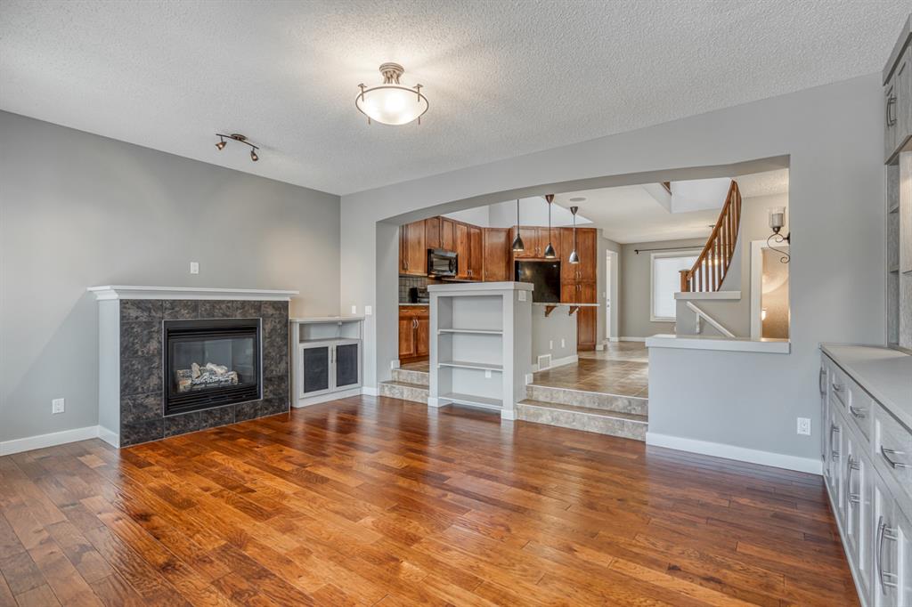 307 New Brighton Landing SE, Calgary, AB, T2Z 0S5 A1032067 Tudor