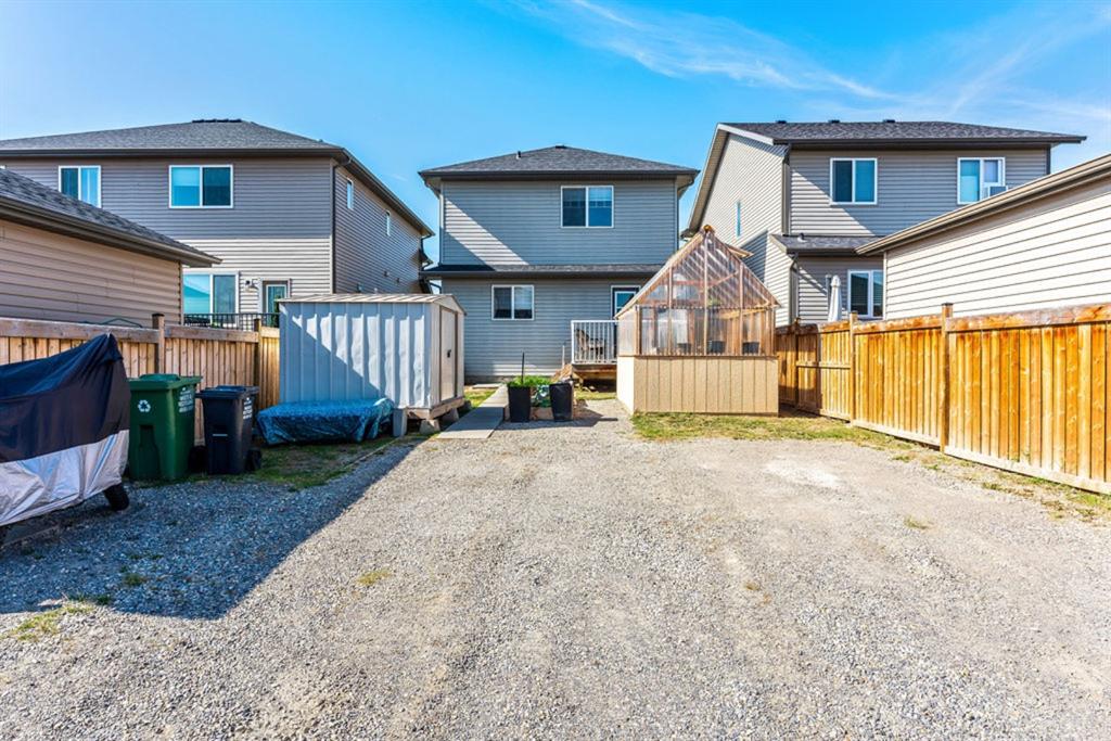 45 Willow Drive, Cochrane, AB, T4C 0W2 A1034962 The Penley