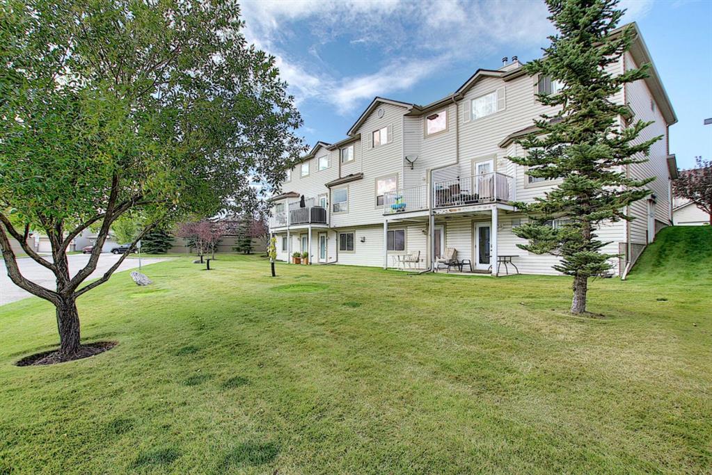 136 Douglas Glen Park SE, Calgary, AB, T2Z 3Z3 A1036137 Sarah Johnston