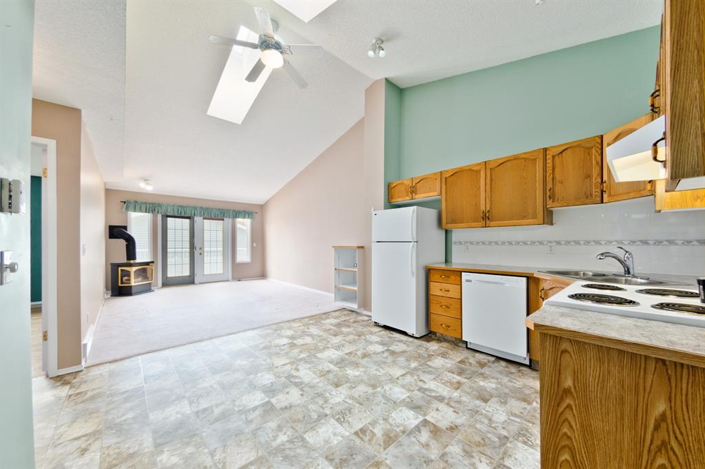 29 12 Woodside Rise NW, Airdrie, AB, T4B 2L3 A1038242 2 Realty