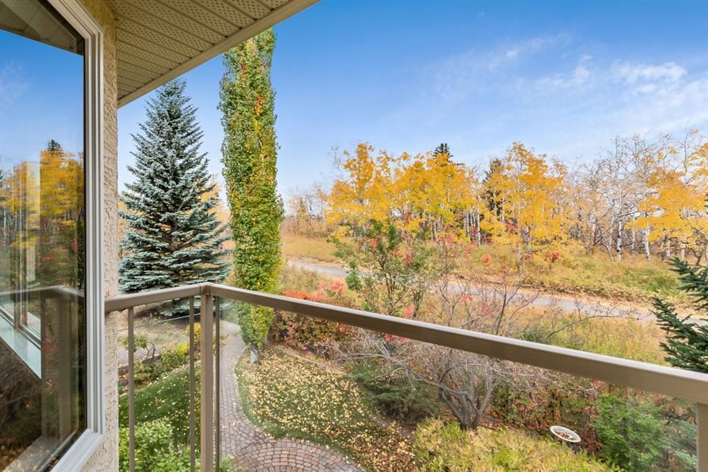 1556 Evergreen Hill SW, Calgary, AB, T2Y 2R7 A1040970 Smith