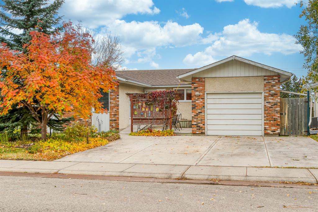 363 Queen Charlotte Drive SE, Calgary, AB, T2J 4H1 A1041581 Simply