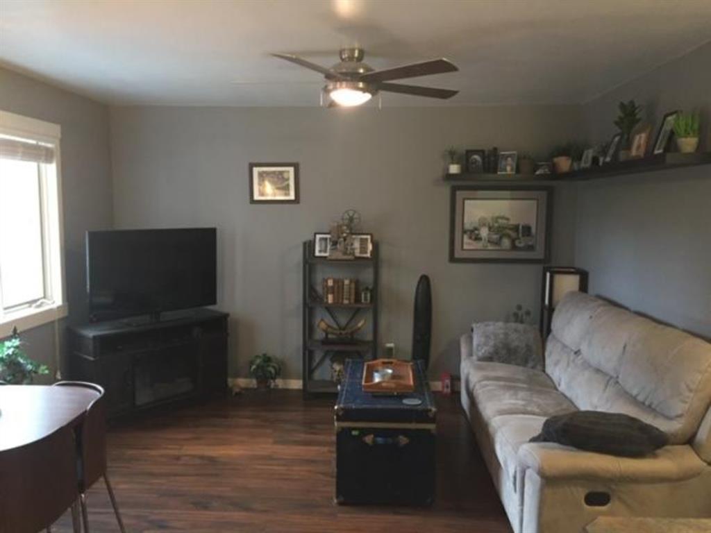 1543 Meadowbrook Drive SE, Airdrie, AB, T4A 2B2 A1043834 Mari Carr