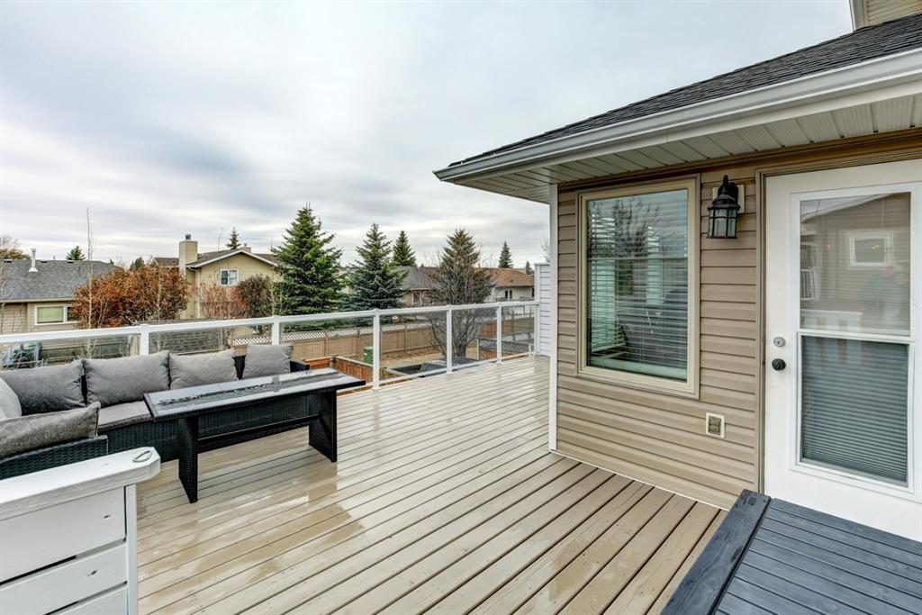 1543 Meadowbrook Drive SE, Airdrie, AB, T4A 2B2 A1043834 Mari Carr